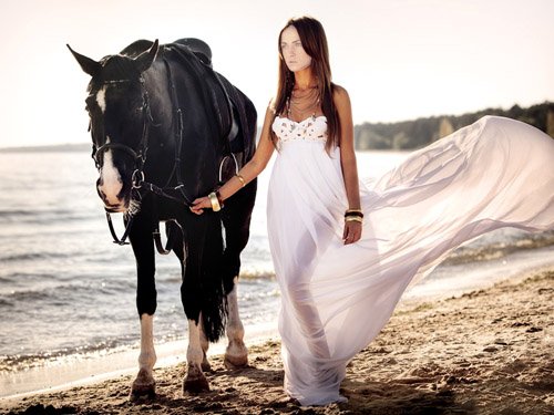 Шаблон для фото - Девушка с красивой лошадью вдоль моря